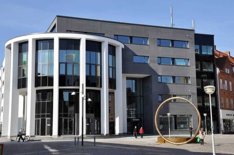 PRESSEMEDDELELSE – Besøgsrestriktionerne på plejecentre og botilbud bliver ophævet